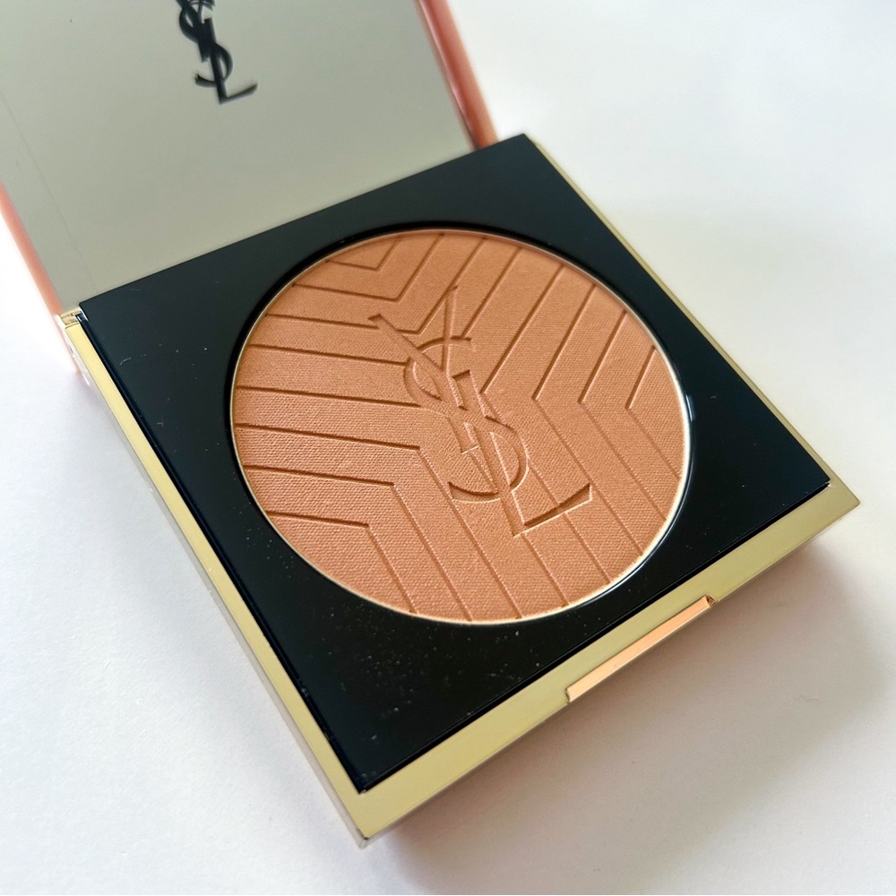NWOB Yves Saint Laurent Touché Eclat Universal Powder Highlighter